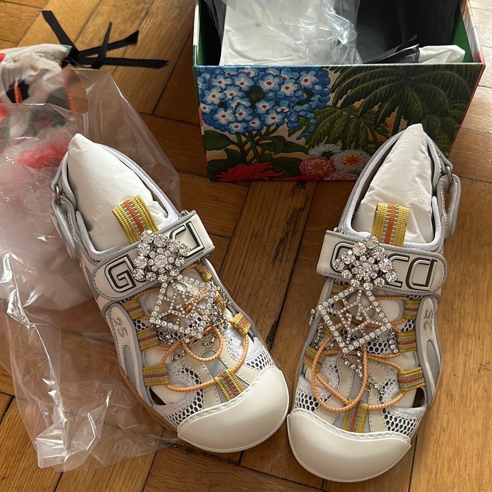 New- Gucci sandals! A wow. Sold out in stores. NIB